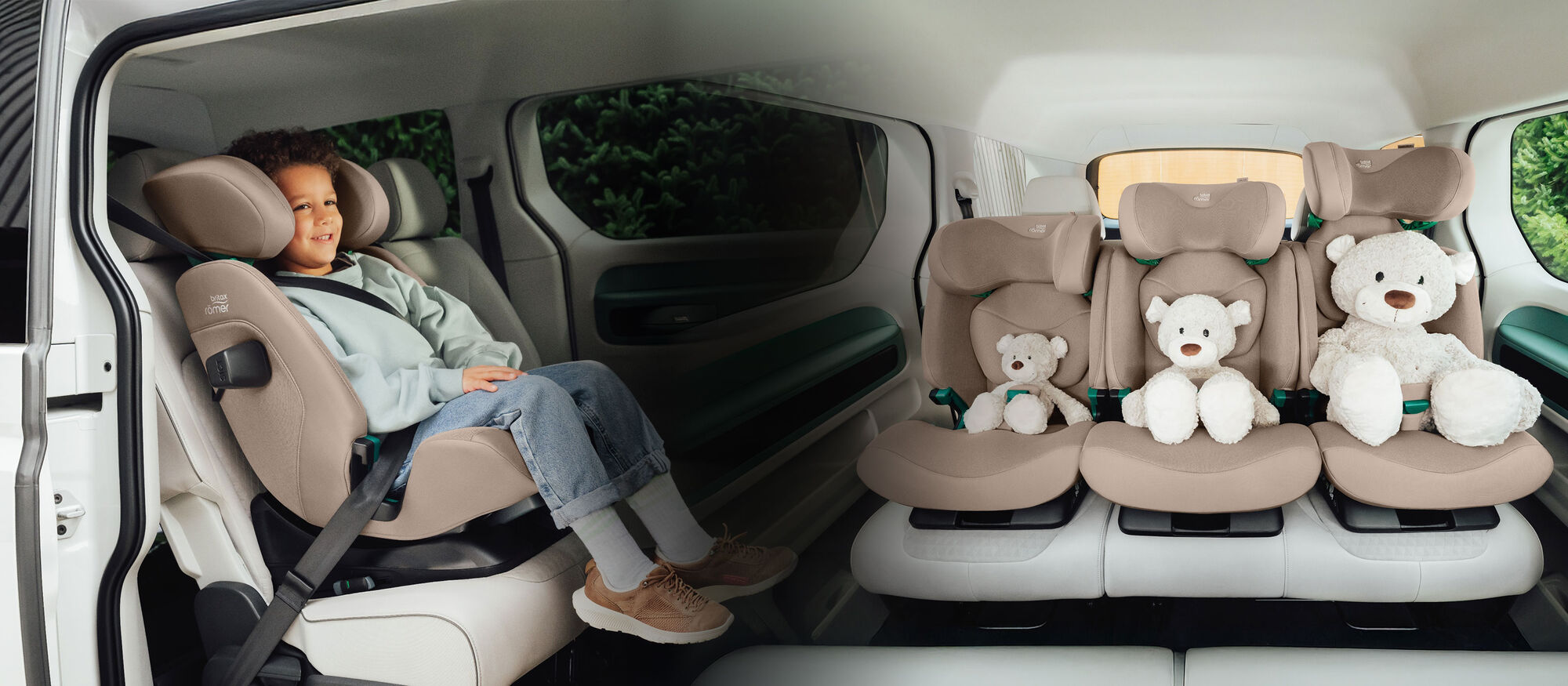 Kind vastgezet in beige SAFEFIX autostoel, met nadruk op veiligheid, comfort en meegroei-ontwerp.